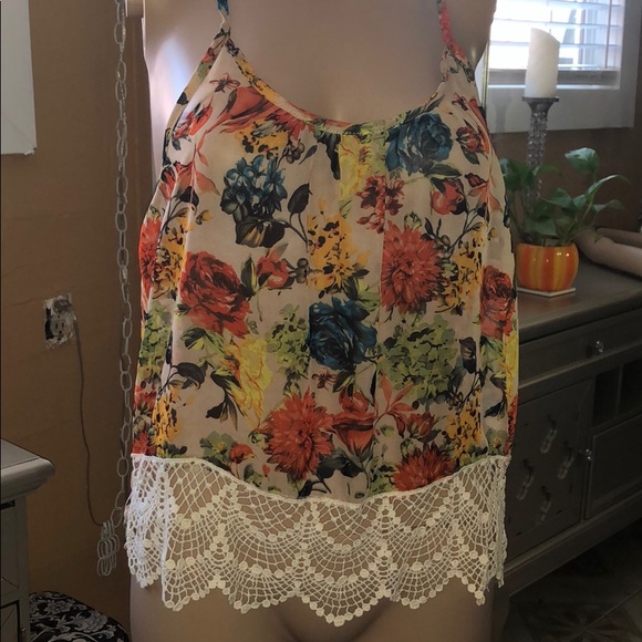 Floral top - Picture 1 of 4